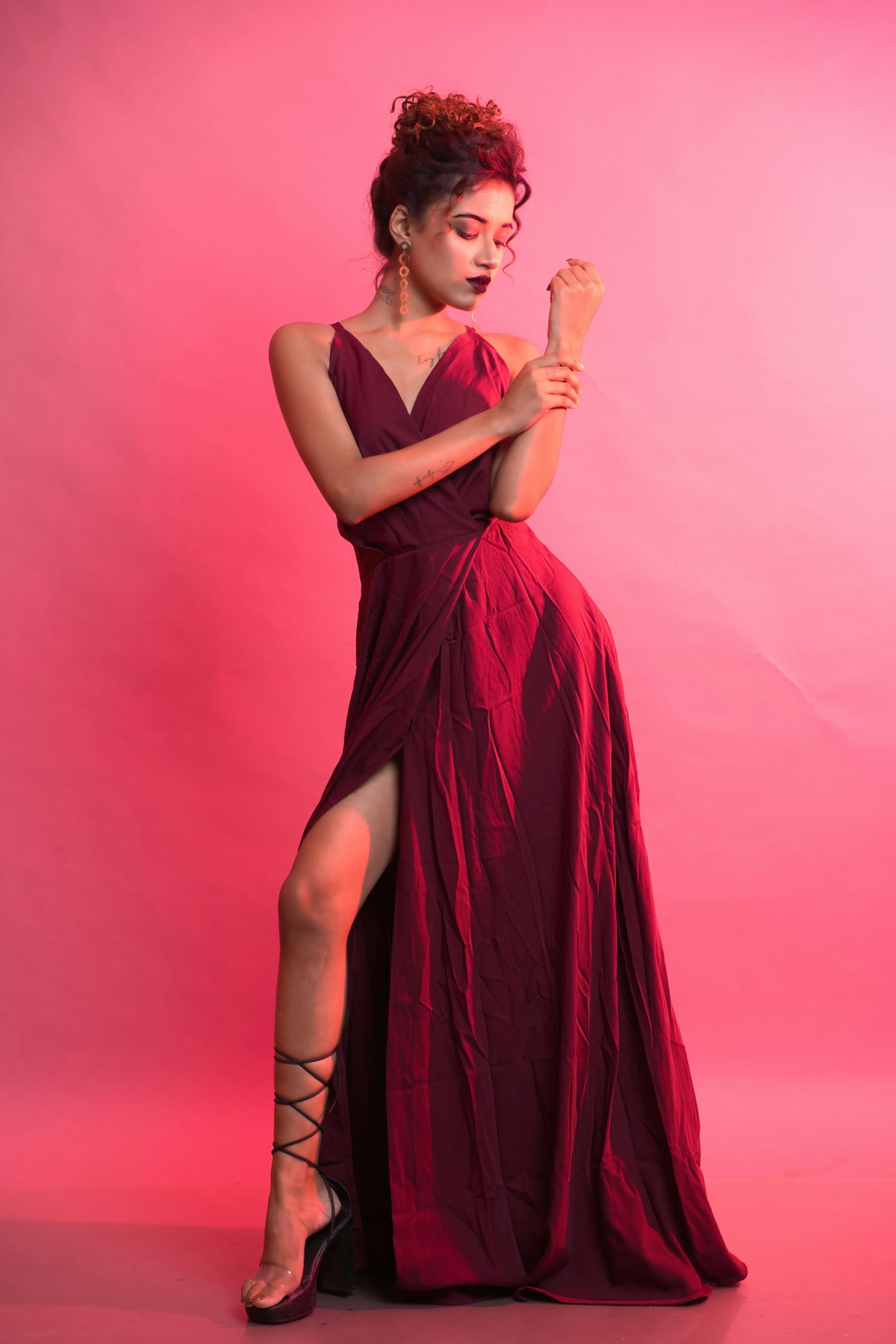 Weinrotes Wickelkleid in großen Größen
