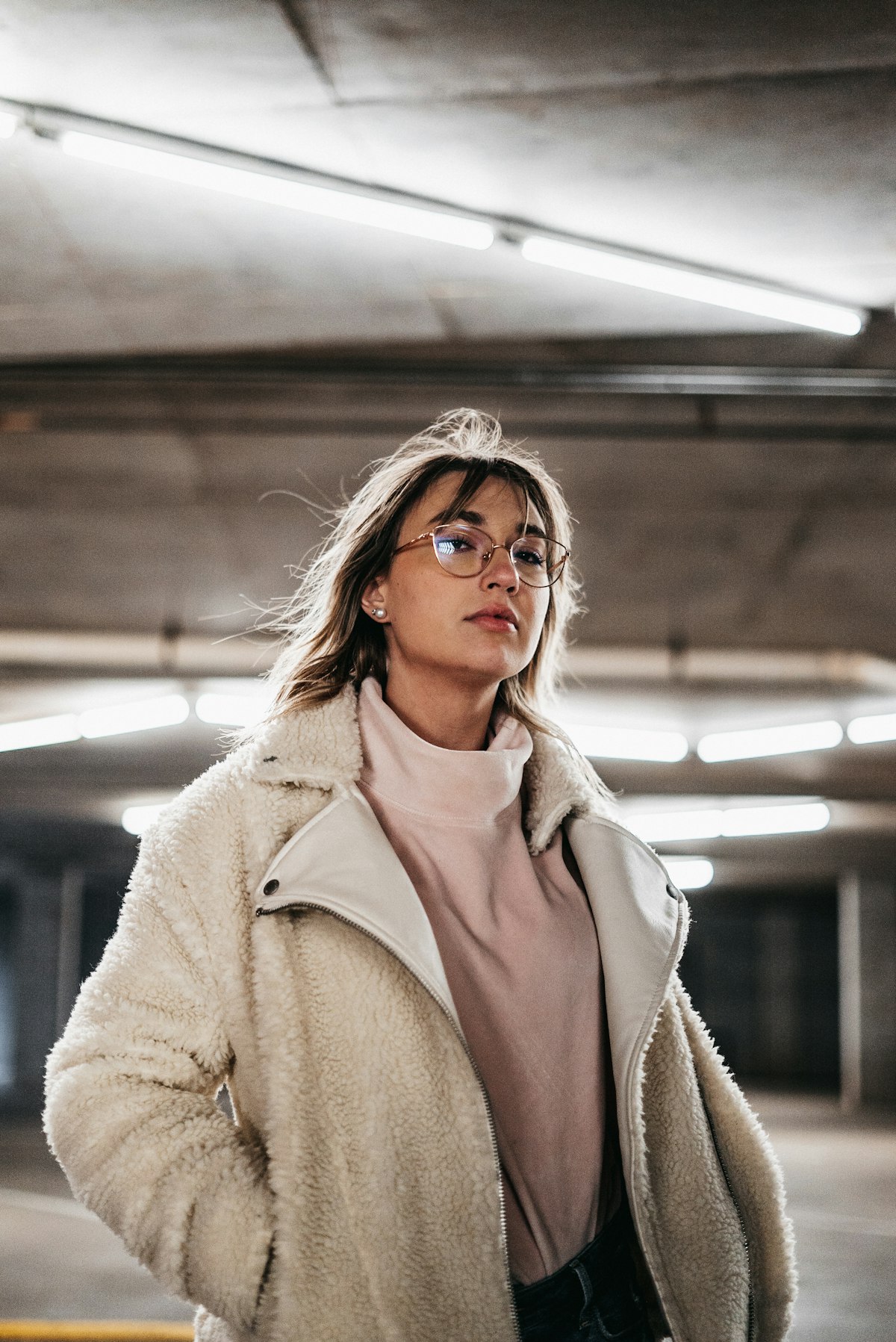 Pilier 1 : le manteau tailleur crème ou camel