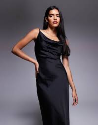 New Look - Robe mi-longue en satin à col bénitier - Noir | ASOS